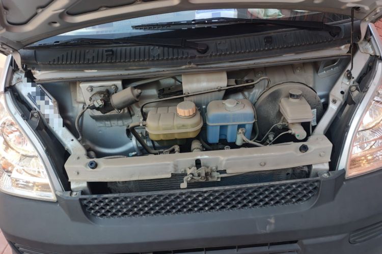 Used Wuling Rongguang Small Truck 2019 1.5L Base Version Double-Cab Euro VI L3C Engine Bay