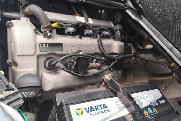 Used Wuling Rongguang Small Truck 2019 1.2L Base Model Single-Row LSI Engine Bay