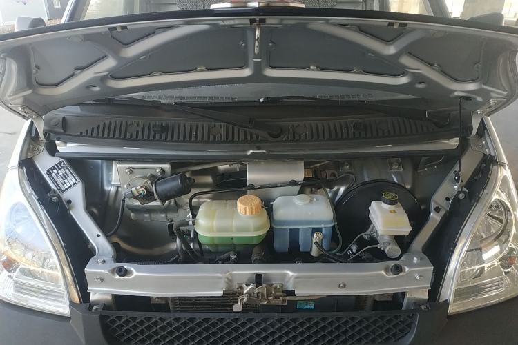 Used Wuling Rongguang Small Truck 2019 1.5L Base Single-Row Emission Standard VI L3C Engine Bay