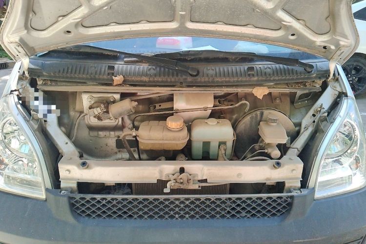 Used Wuling Rongguang Small Truck 2019 1.5L Base Single-Row Emission Standard VI L3C Engine Bay