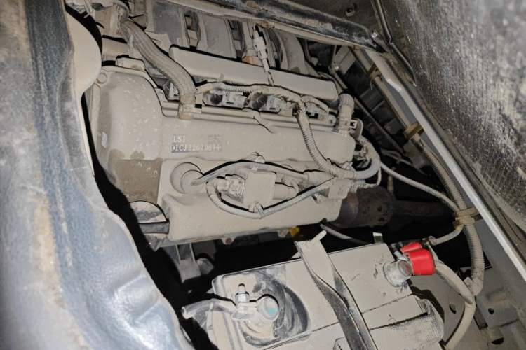 Used Wuling Rongguang Small Truck 2019 1.2L Base Model Single-Row LSI Engine Bay