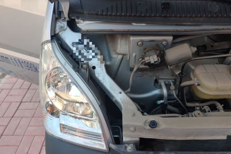 Used Wuling Rongguang Small Truck 2019 1.5L Base Version Double-Cab Euro VI L3C Engine Bay Right