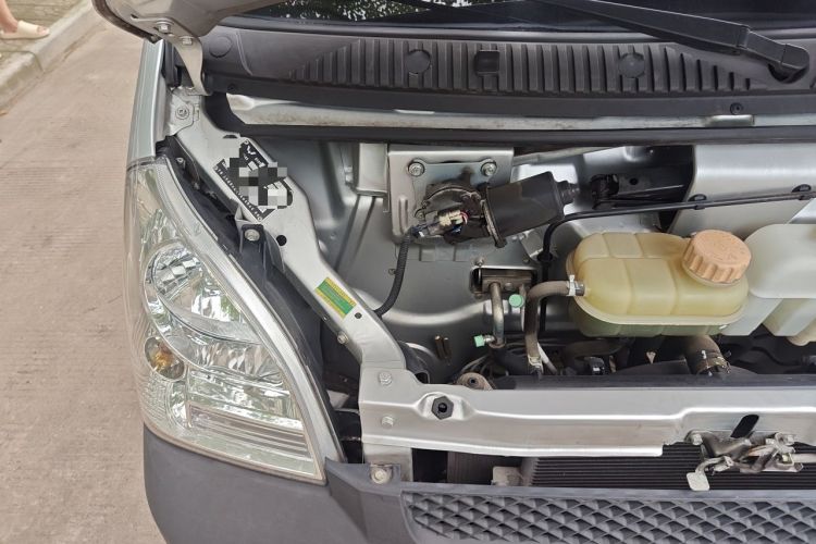 Used Wuling Rongguang Small Truck 2019 1.5L Base Version Double-Cab Euro VI L3C Engine Bay Right