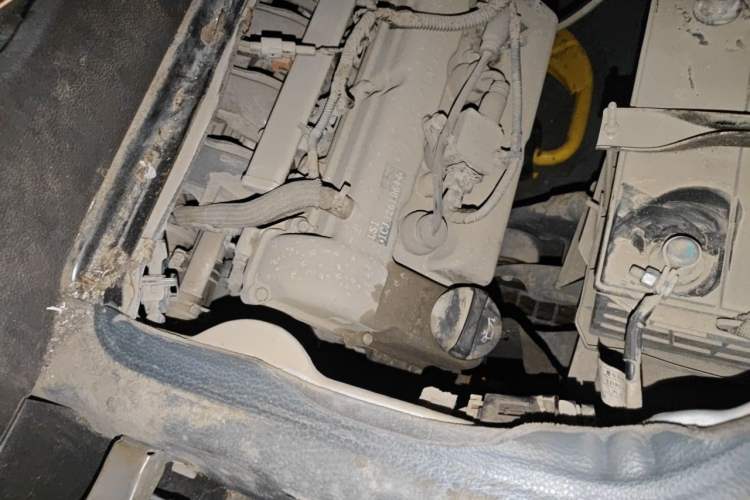 Used Wuling Rongguang Small Truck 2019 1.2L Base Model Single-Row LSI Engine Bay Right
