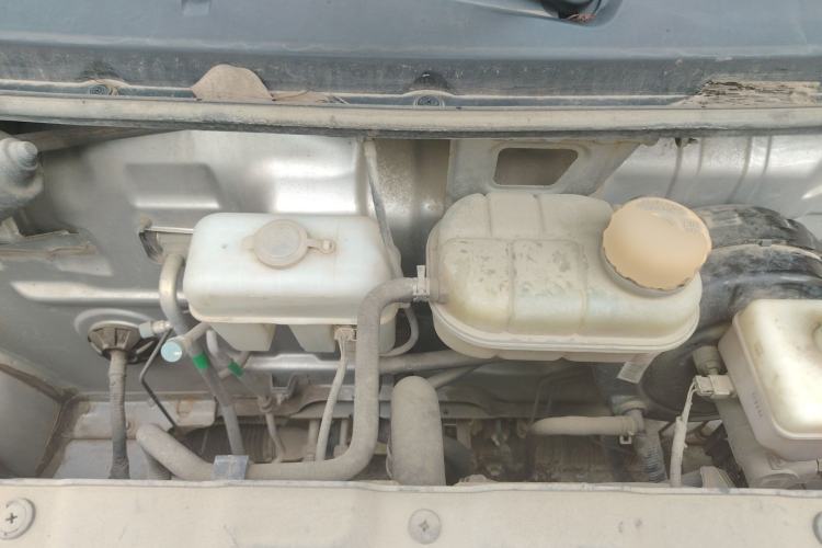 Used Wuling Rongguang Small Truck 2019 1.2L Base Model Single-Row LSI Engine Bay