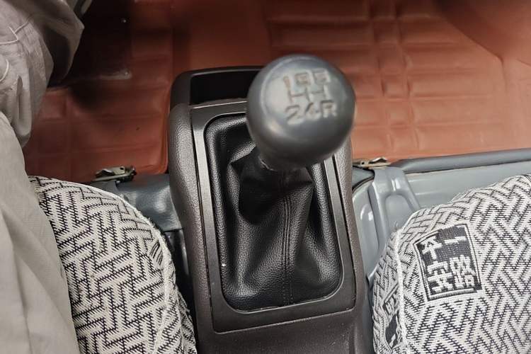 Used Wuling Rongguang Small Truck 2019 1.5L Base Version Double-Cab Euro VI L3C Gear Lever