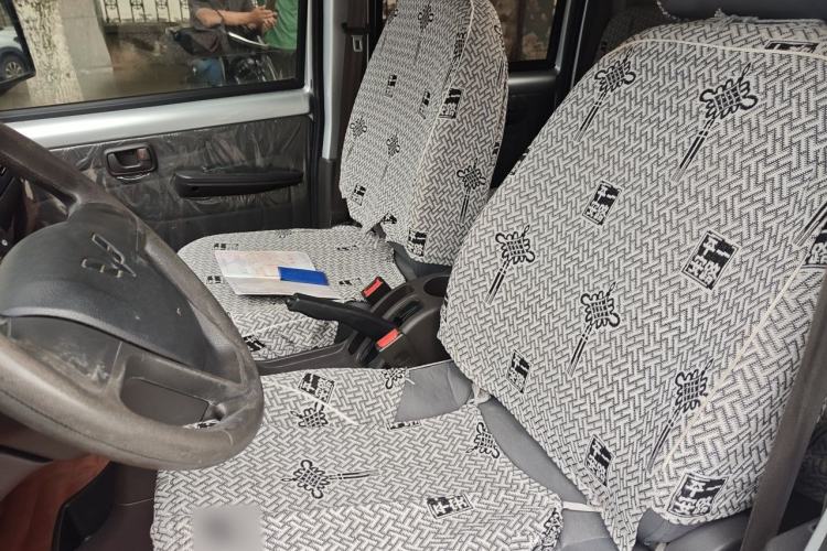 Used Wuling Rongguang Small Truck 2019 1.5L Base Version Double-Cab Euro VI L3C Left Front Seat