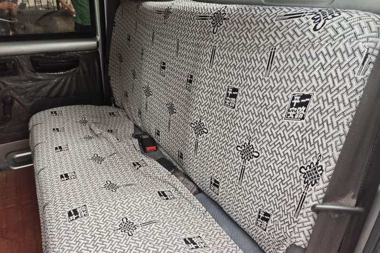 Used Wuling Rongguang Small Truck 2019 1.5L Base Version Double-Cab Euro VI L3C Left Rear Seat