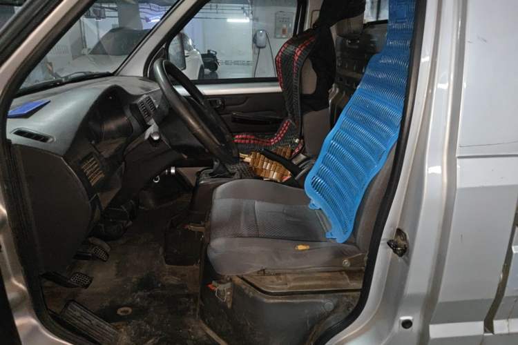 Used Wuling Rongguang Small Truck 2019 1.2L Base Model Single-Row LSI Left Rear Seat