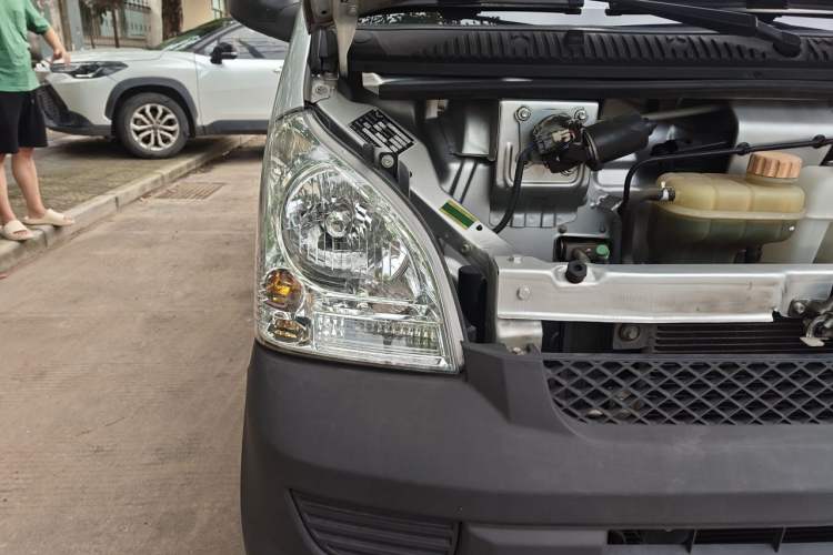 Used Wuling Rongguang Small Truck 2019 1.5L Base Version Double-Cab Euro VI L3C Right Front Headlight