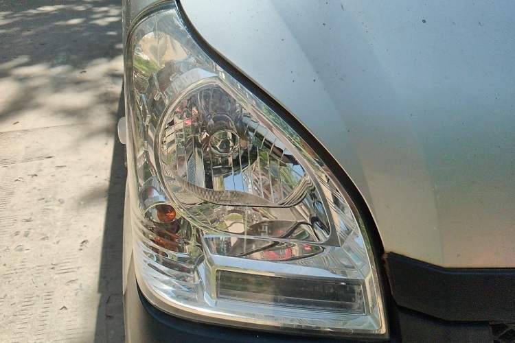 Used Wuling Rongguang Small Truck 2019 1.5L Base Single-Row Emission Standard VI L3C Right Front Headlight