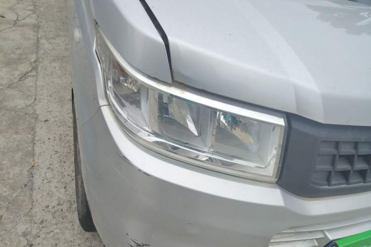 Used Wuling Rongguang Small Truck 2019 1.2L Base Model Single-Row LSI Right Front Headlight