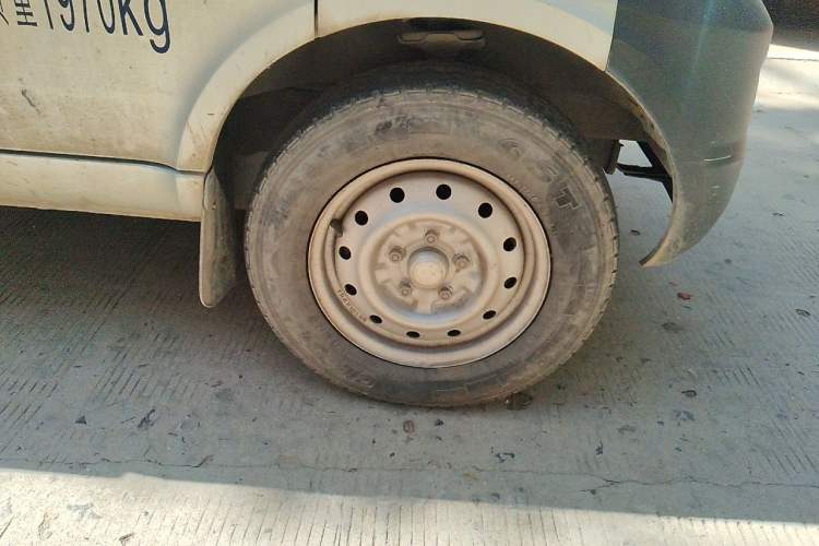 Used Wuling Rongguang Small Truck 2019 1.5L Base Single-Row Emission Standard VI L3C Right Front Wheel Hub