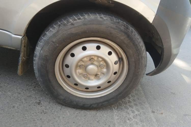 Used Wuling Rongguang Small Truck 2019 1.5L Base Single-Row Emission Standard VI L3C Right Front Wheel Hub