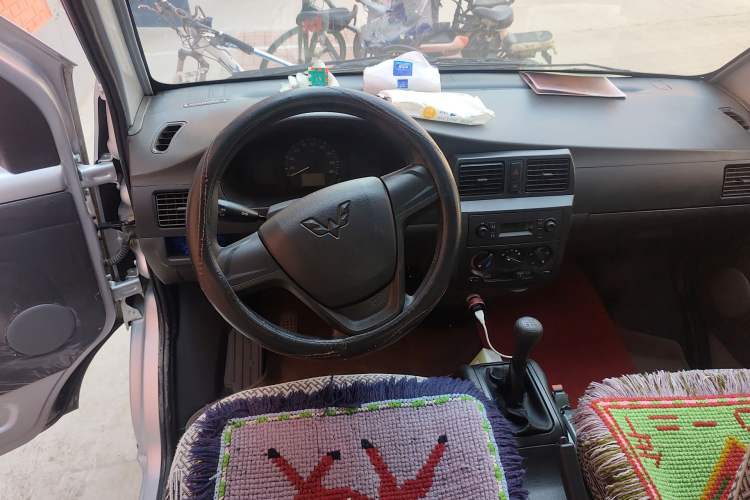 Used Wuling Rongguang Small Truck 2019 1.5L Base Version Double-Cab Euro VI L3C Steering Wheel