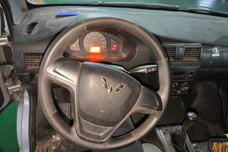 Used Wuling Rongguang Small Truck 2019 1.2L Base Model Single-Row LSI Steering Wheel