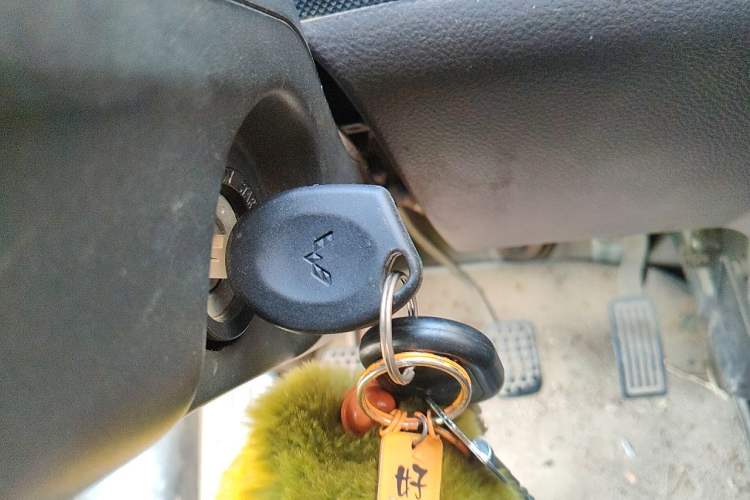 Used Wuling Rongguang Small Truck 2019 1.5L Base Single-Row Emission Standard VI L3C Vehicle Key
