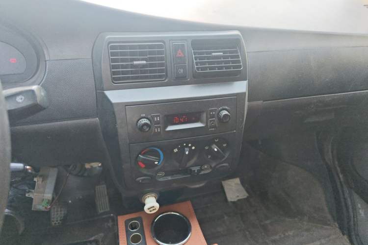 Used Wuling Rongguang Small Truck 2019 1.5L Base Version Double-Cab L3C Audio And AC Panel