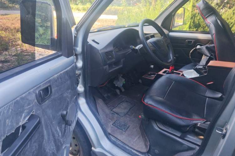 Used Wuling Rongguang Small Truck 2019 1.5L Base Version Double-Cab L3C Driver Seat