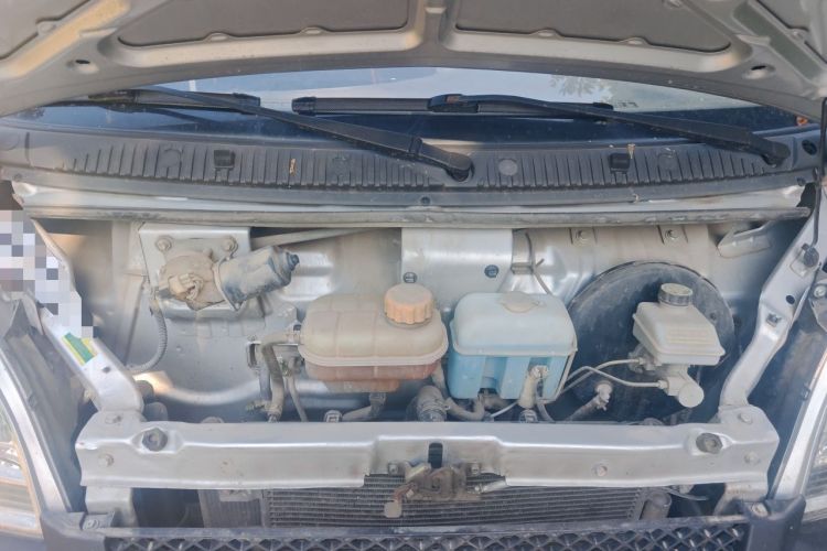 Used Wuling Rongguang Small Truck 2019 1.5L Base Version Double-Cab L3C Engine Bay