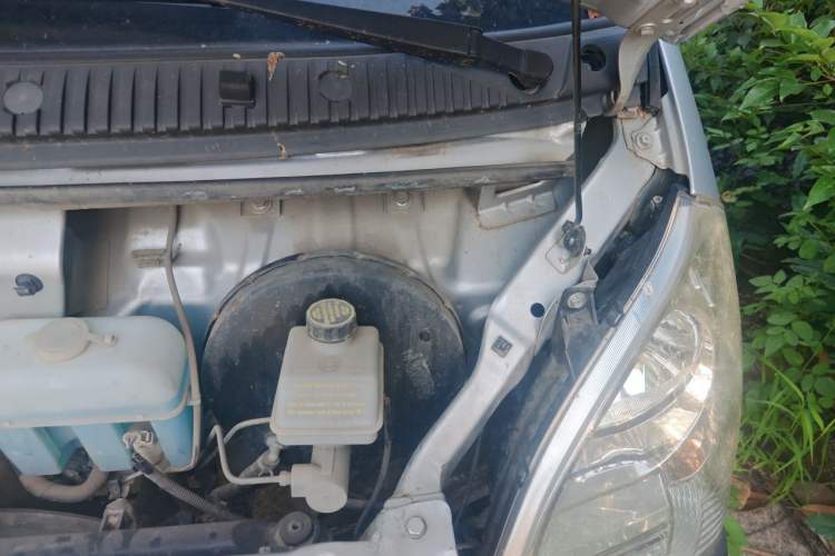 Used Wuling Rongguang Small Truck 2019 1.5L Base Version Double-Cab L3C Engine Bay Left