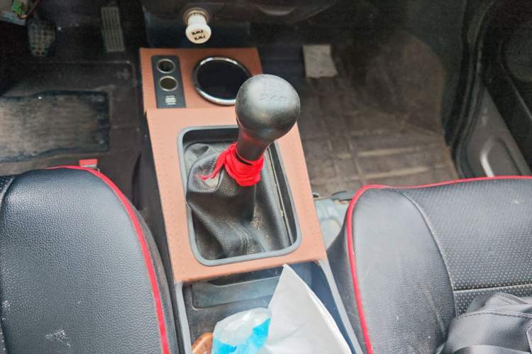 Used Wuling Rongguang Small Truck 2019 1.5L Base Version Double-Cab L3C Gear Lever