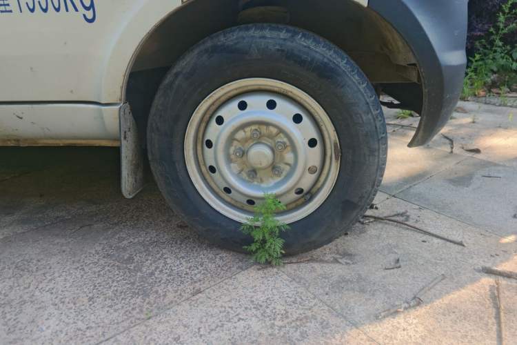 Used Wuling Rongguang Small Truck 2019 1.5L Base Version Double-Cab L3C Right Front Wheel Hub