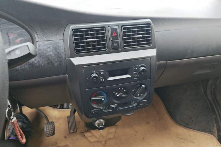 Used Wuling Rongguang Small Truck 2020 1.5L Base Version China VI Standard Double-Cab L3C Audio And AC Panel