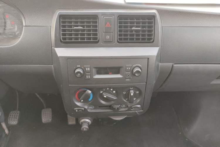 Used Wuling Rongguang Small Truck 2020 1.5L Base Version China VI Standard Double-Cab L3C Audio And AC Panel
