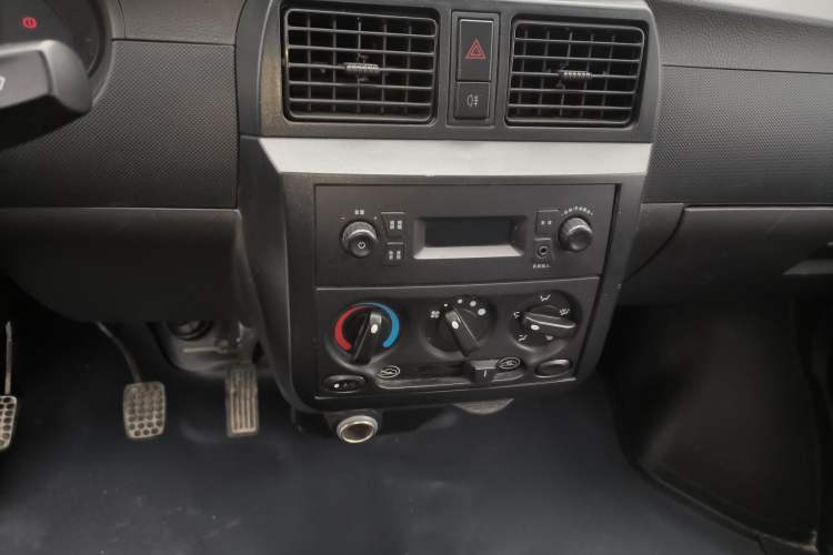 Used Wuling Rongguang Small Truck 2020 1.5L Base Version China VI Standard Single-Row L3C Audio And AC Panel