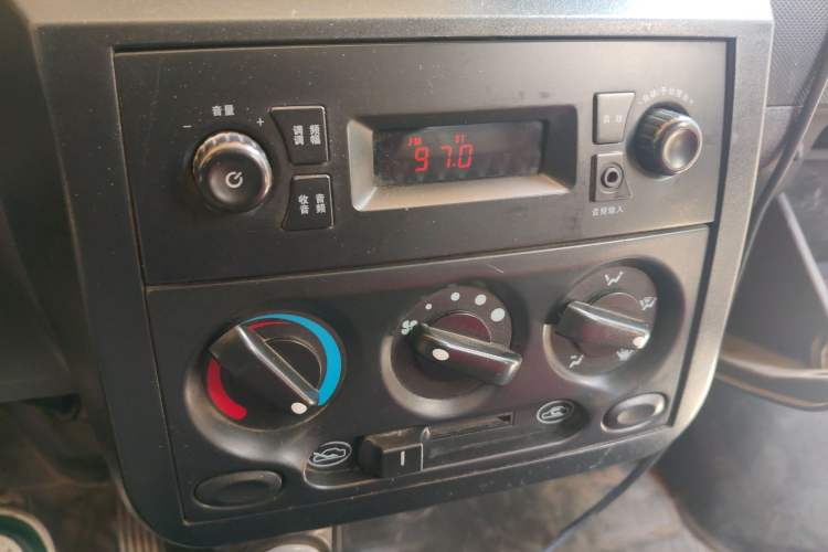 Used Wuling Rongguang Small Truck 2020 1.5L Base Version China VI Standard Single-Row L3C Audio And AC Panel