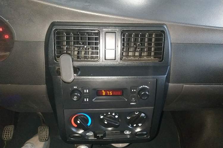 Used Wuling Rongguang Small Truck 2020 1.2L Base Version China VI Standard Single-Row LSI Audio And AC Panel