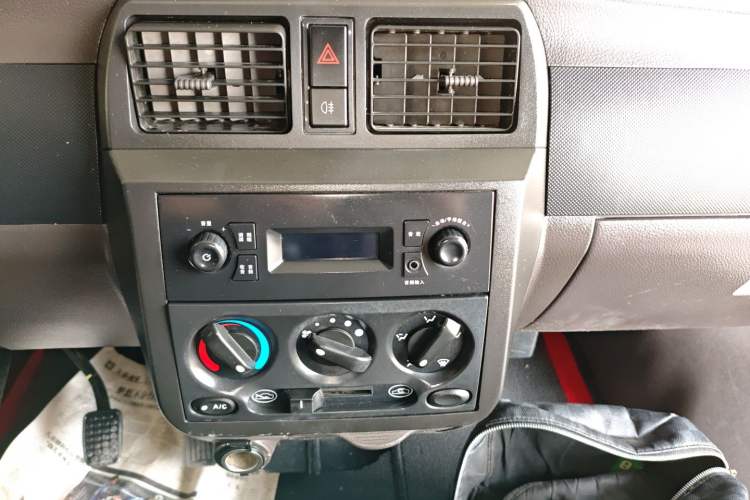 Used Wuling Rongguang Small Truck 2020 1.5L Base Version China VI Standard Single-Row L3C Audio And AC Panel