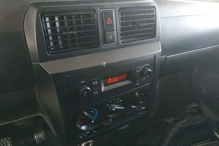Used Wuling Rongguang Small Truck 2020 1.5L Base Version China VI Standard Single-Row L3C Audio And AC Panel