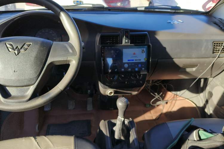 Used Wuling Rongguang Small Truck 2020 1.5L Base Version China VI Standard Double-Cab L3C Audio And AC Panel