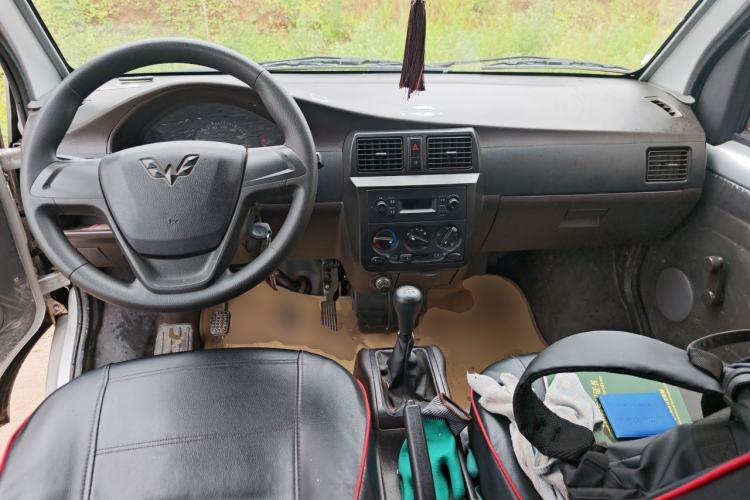 Used Wuling Rongguang Small Truck 2020 1.5L Base Version China VI Standard Double-Cab L3C Center Console