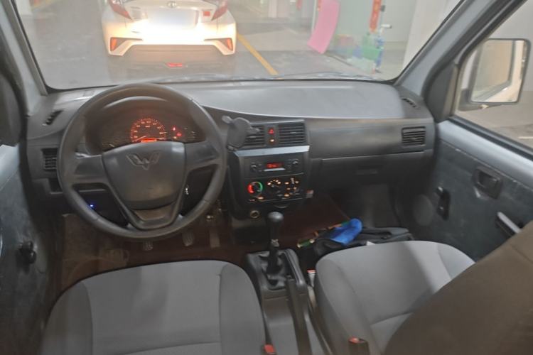 Used Wuling Rongguang Small Truck 2020 1.5L Base Version China VI Standard Double-Cab L3C Center Console