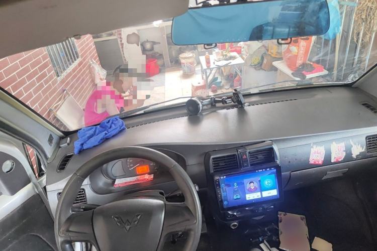 Used Wuling Rongguang Small Truck 2020 1.5L Base Version China VI Standard Single-Row L3C Center Console