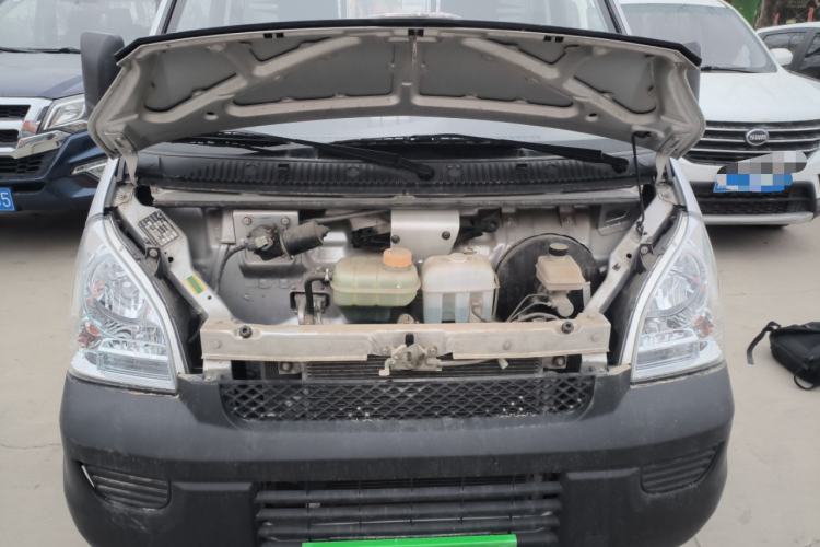 Used Wuling Rongguang Small Truck 2020 1.5L Base Version China VI Standard Single-Row L3C Engine Bay
