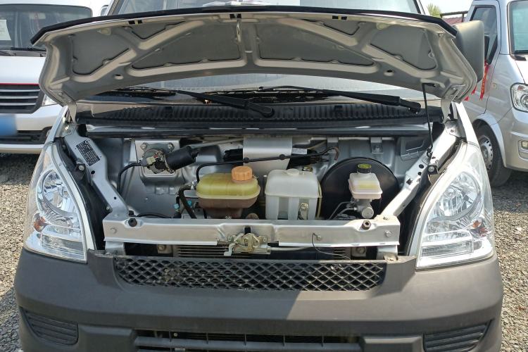 Used Wuling Rongguang Small Truck 2020 1.5L Base Version China VI Standard Single-Row L3C Engine Bay