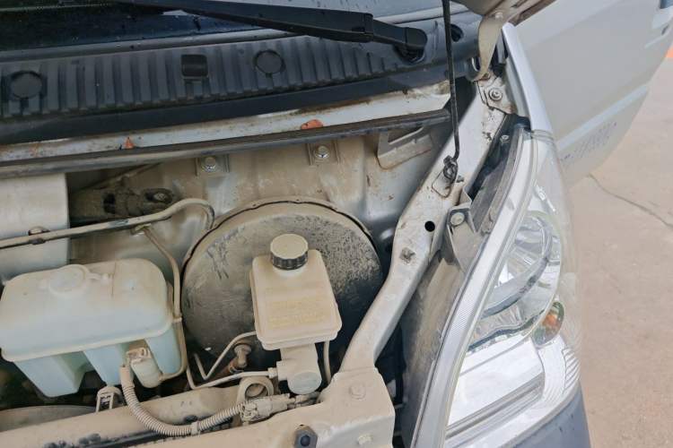 Used Wuling Rongguang Small Truck 2020 1.5L Base Version China VI Standard Double-Cab L3C Engine Bay Left