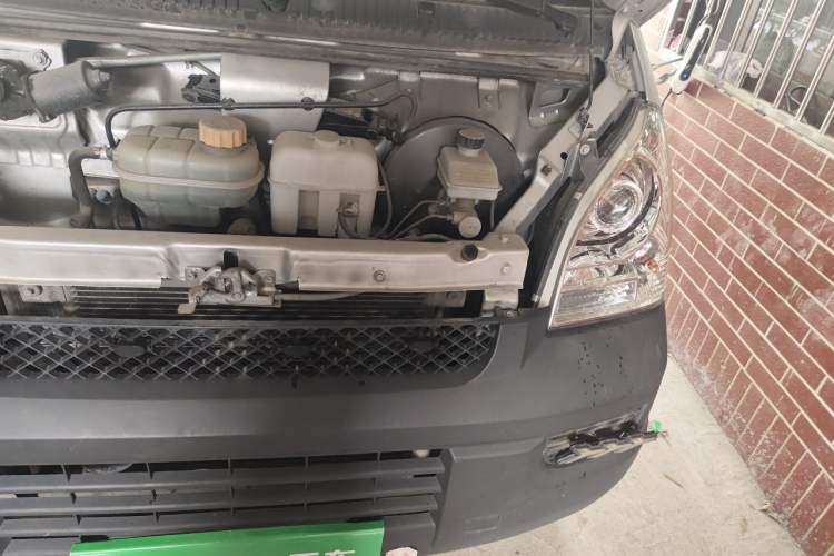 Used Wuling Rongguang Small Truck 2020 1.5L Base Version China VI Standard Single-Row L3C Engine Bay Left