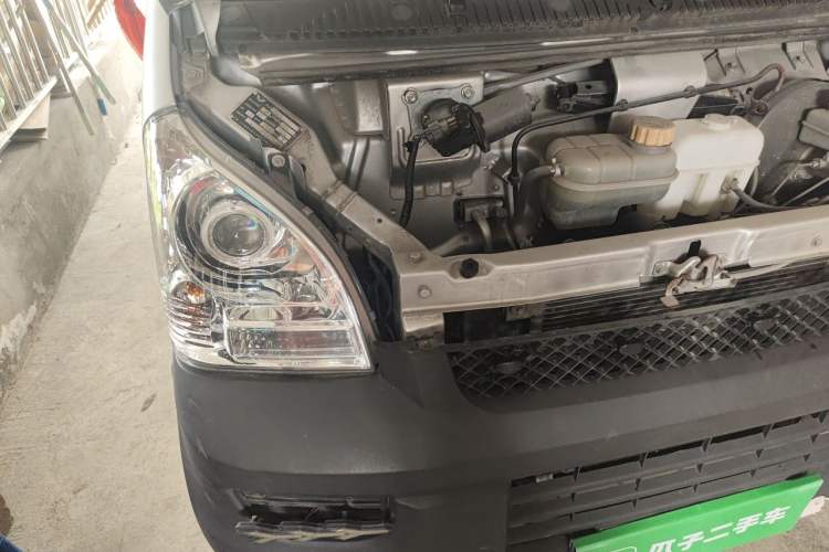 Used Wuling Rongguang Small Truck 2020 1.5L Base Version China VI Standard Single-Row L3C Engine Bay Right