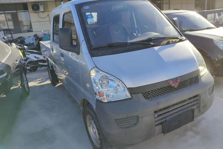 Used Wuling Rongguang Small Truck 2020 1.5L Base Version China VI Standard Double-Cab L3C Exterior 2
