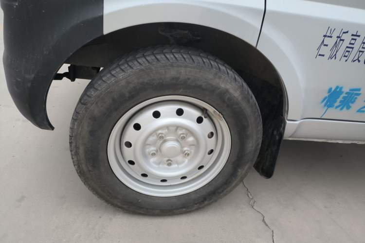 Used Wuling Rongguang Small Truck 2020 1.5L Base Version China VI Standard Single-Row L3C Exterior 4