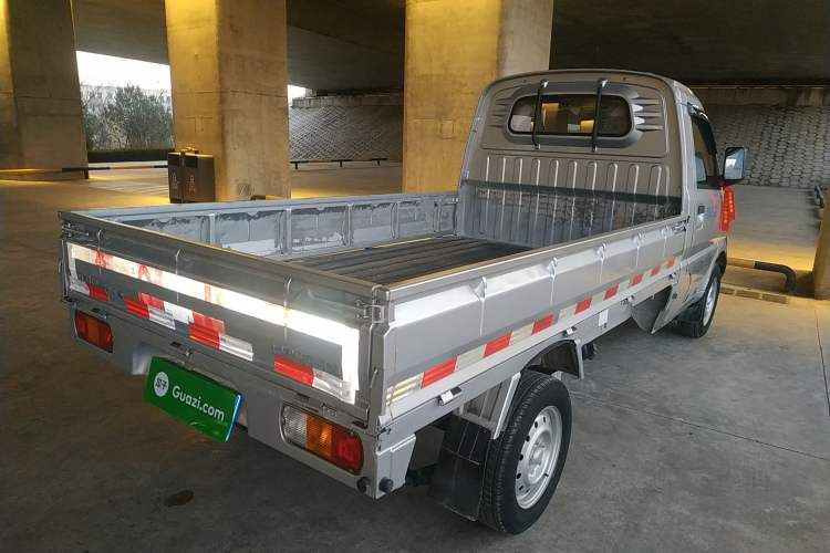 Used Wuling Rongguang Small Truck 2020 1.2L Base Version China VI Standard Single-Row LSI Exterior 5