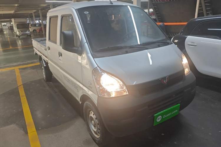 Used Wuling Rongguang Small Truck 2020 1.5L Base Version China VI Standard Double-Cab L3C Front Right 45 Deg