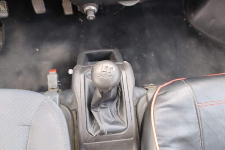 Used Wuling Rongguang Small Truck 2020 1.5L Base Version China VI Standard Double-Cab L3C Gear Lever