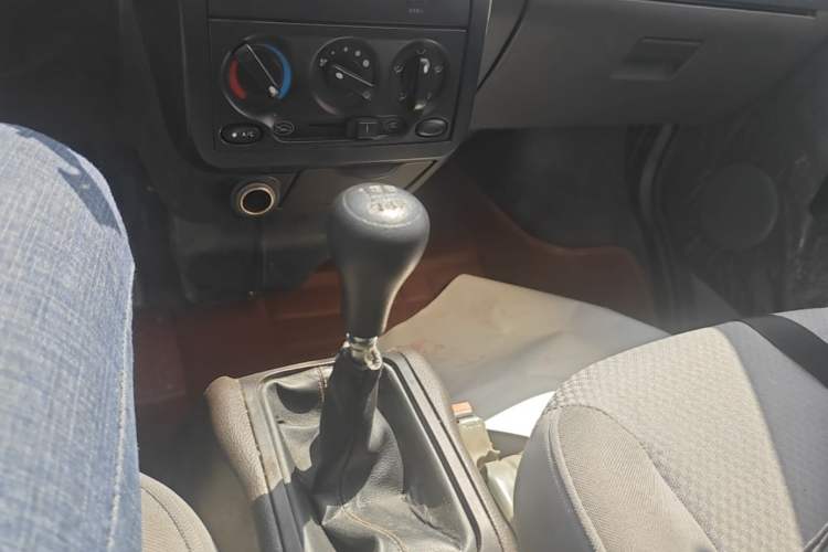 Used Wuling Rongguang Small Truck 2020 1.5L Base Version China VI Standard Double-Cab L3C Gear Lever