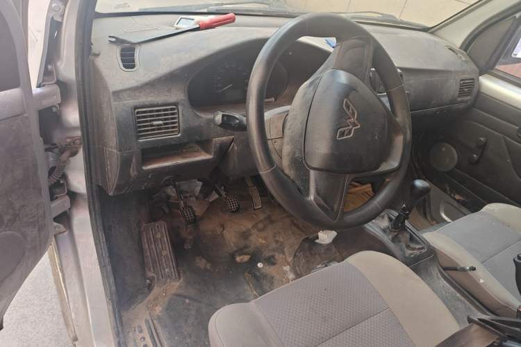 Used Wuling Rongguang Small Truck 2020 1.5L Base Version China VI Standard Single-Row L3C Interior 2